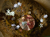 Retro Kids With Mistletoe - Ceramic Round Ornament